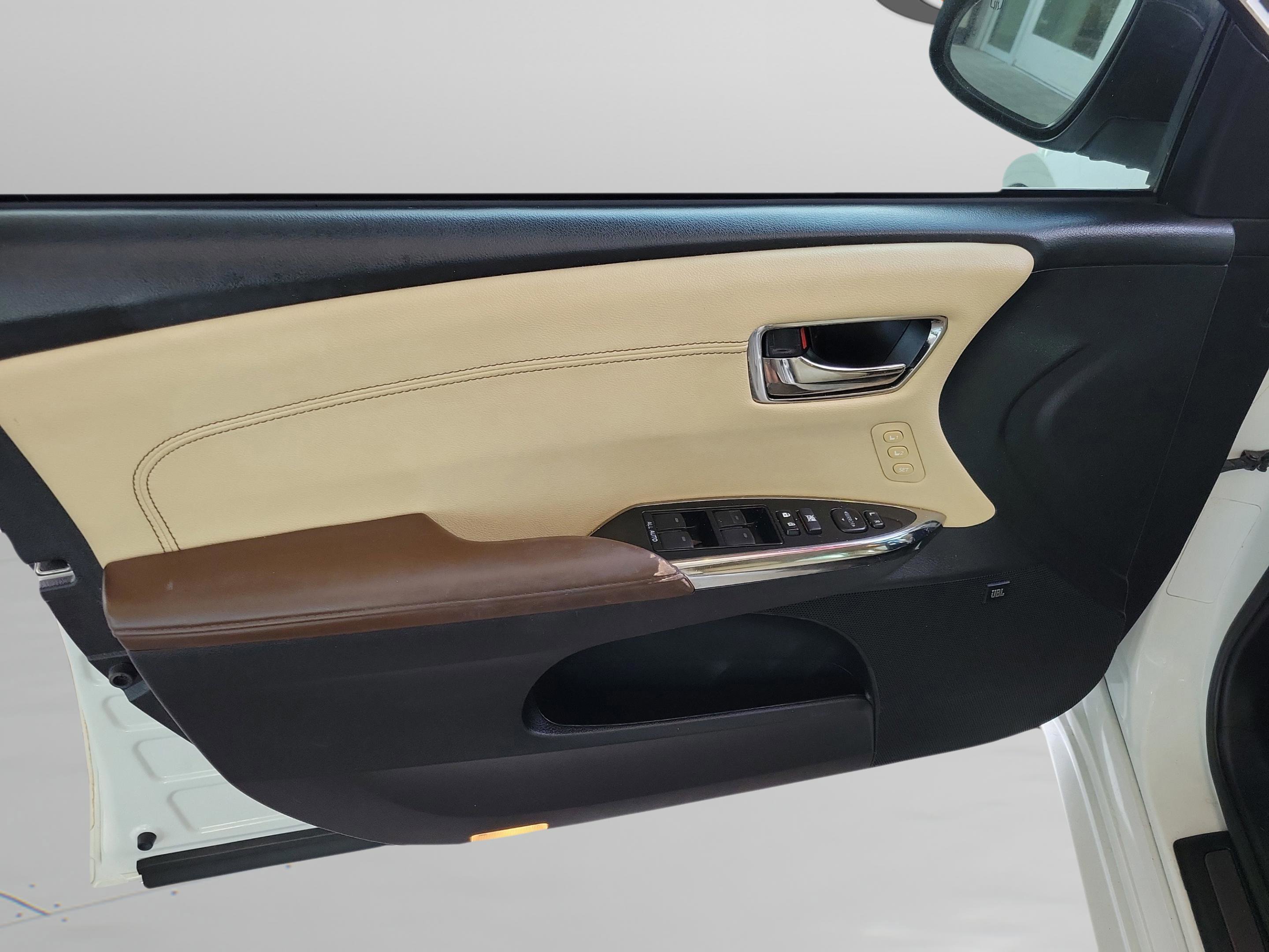 Used 2017 Toyota Avalon Limited FWD image 10