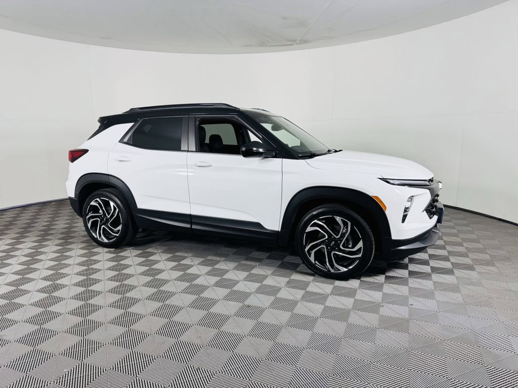 Used 2024 Chevrolet TrailBlazer RS w/ Convenience Package image 2