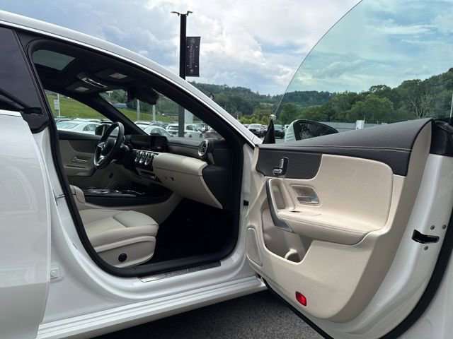 Used 2025 Mercedes-Benz CLA 250 4MATIC image 25