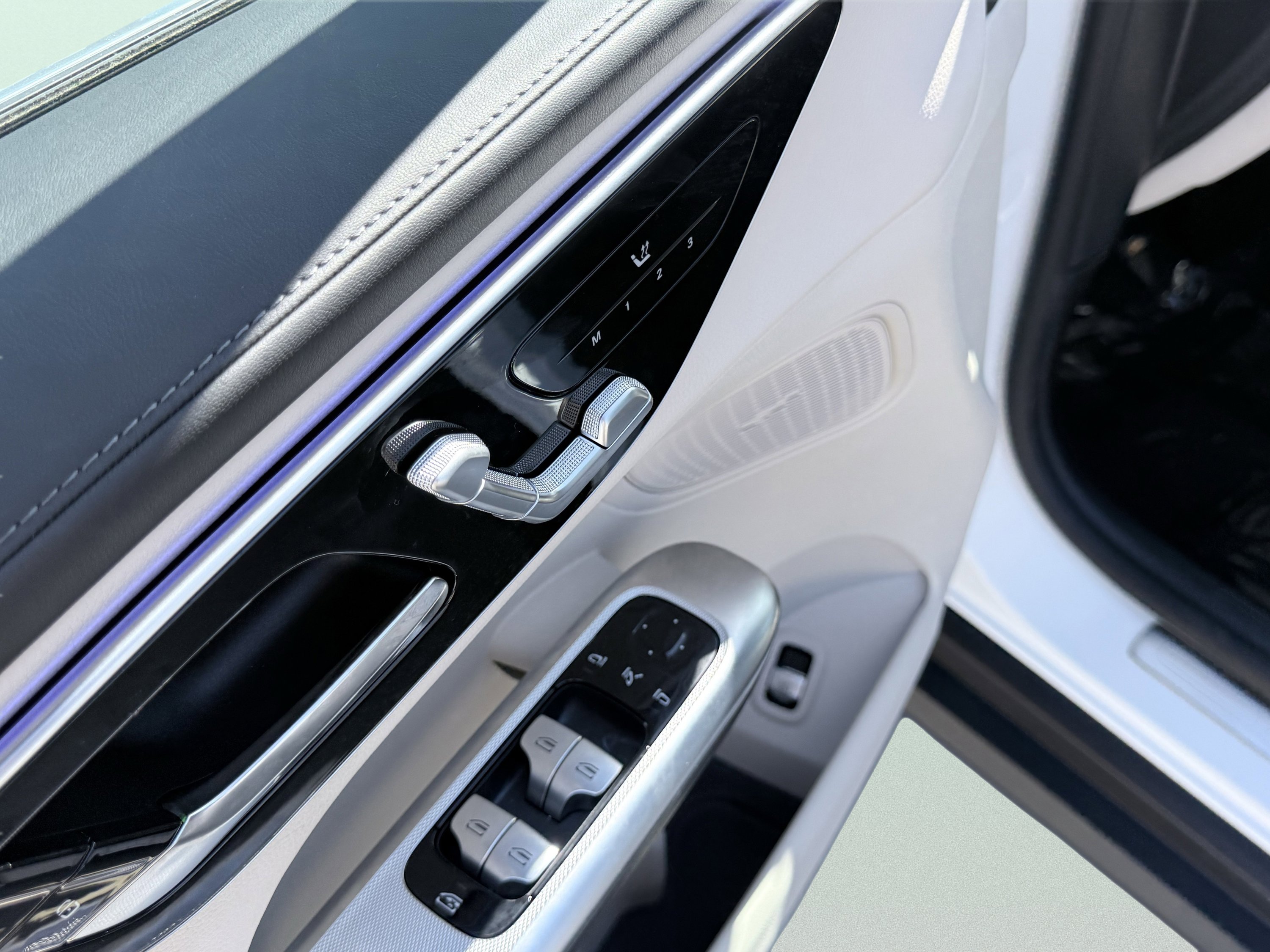 Used 2025 Mercedes-Benz GLC 300 4MATIC image 25