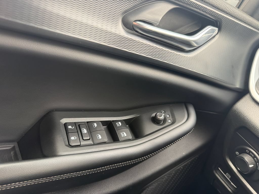 Used 2024 Jeep Grand Cherokee L Altitude AWD/4WD image 14