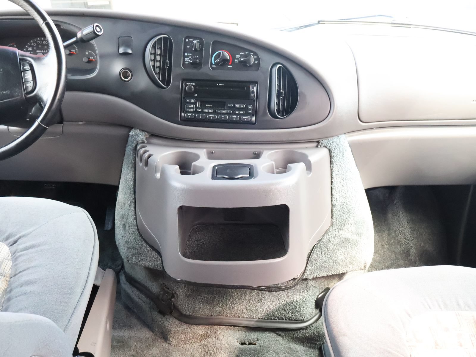 Used 2000 Ford E-150 and Econoline 150 RWD image 29