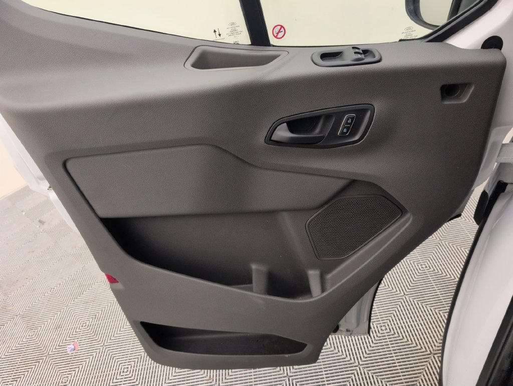 Used 2025 Ford Transit 250 Low Roof w/ Exterior Upgrade Package RWD image 30