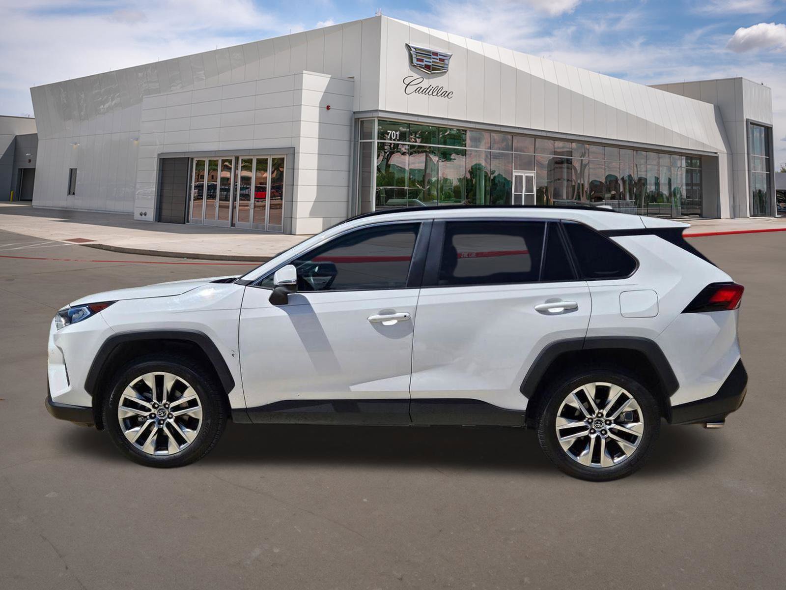 Used 2019 Toyota RAV4 XLE Premium w/ Advanced Technology Package FWD image 3