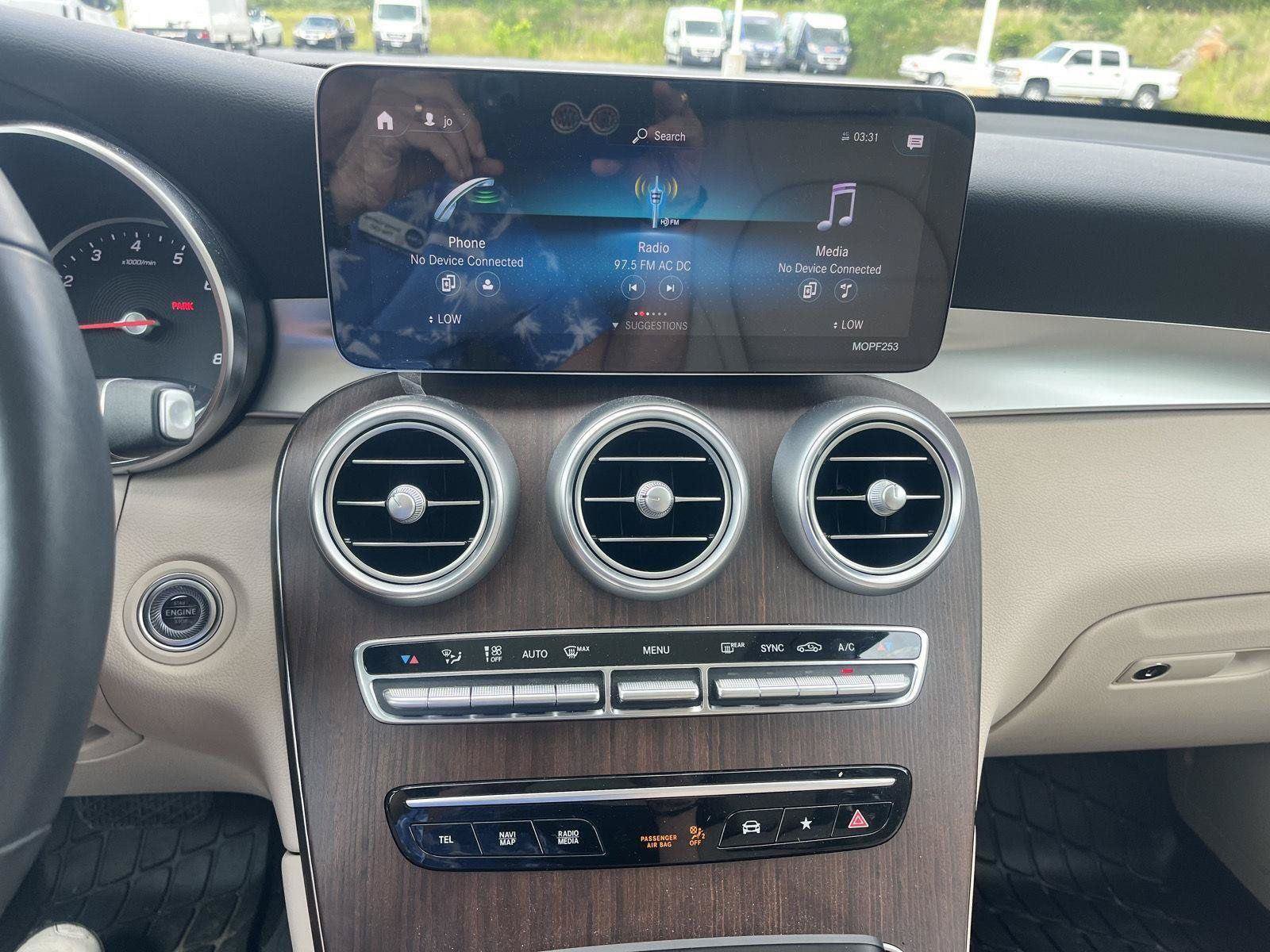 Used 2021 Mercedes-Benz GLC 300 4MATIC image 19