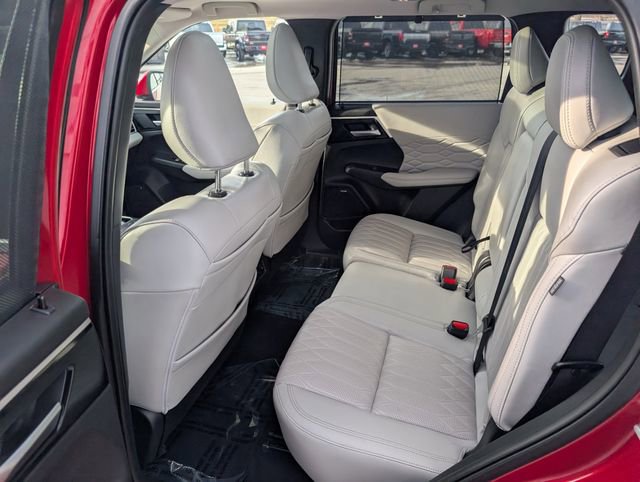 Used 2025 Mitsubishi Outlander SEL image 23