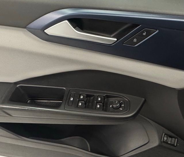 Used 2022 Volkswagen Taos SE image 21