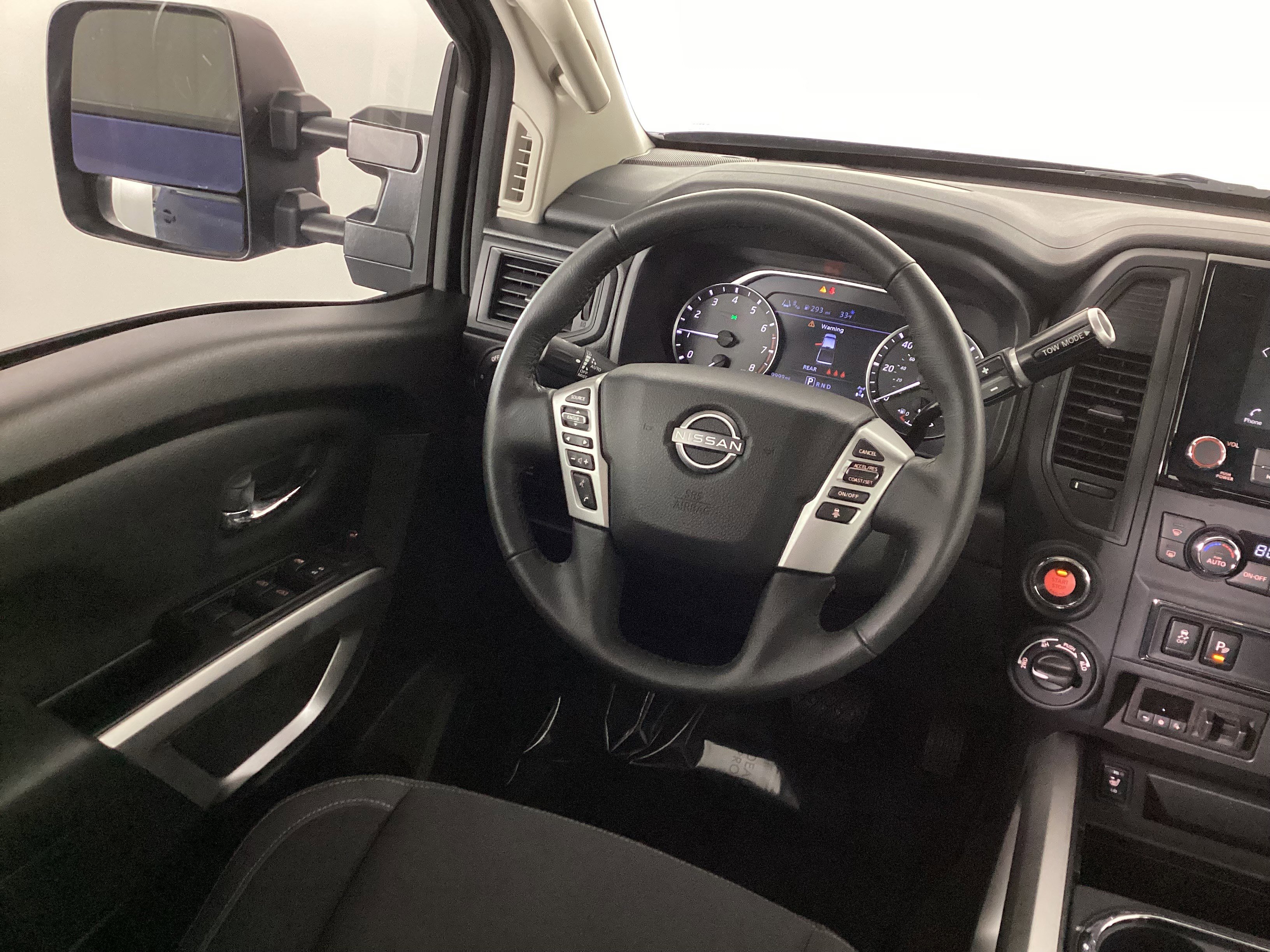 Used 2024 Nissan Titan SV w/ SV Convenience Package image 14