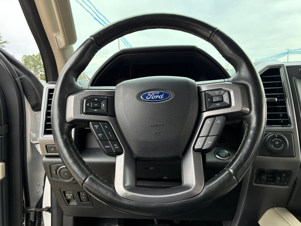 Used 2019 Ford Expedition Platinum image 18
