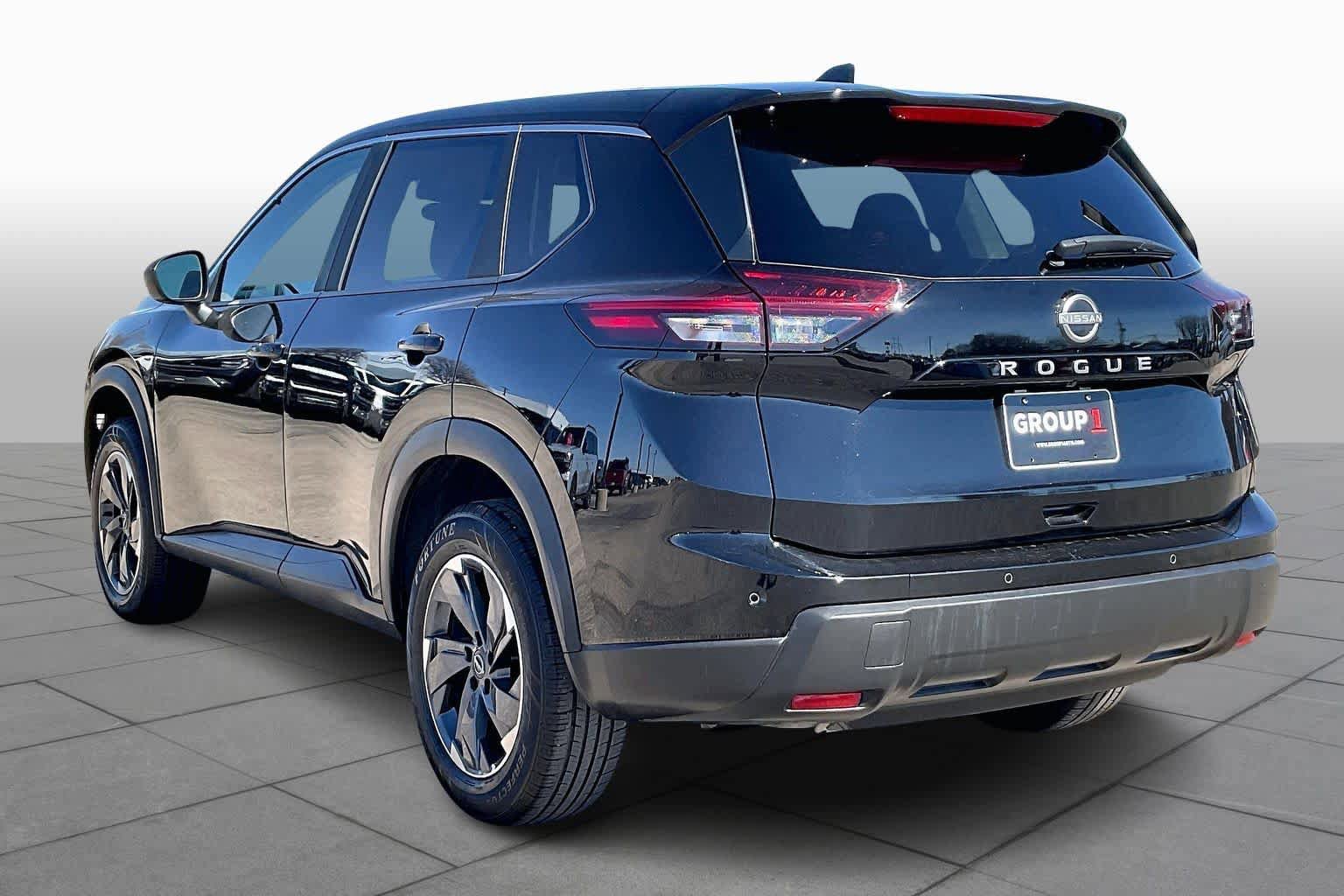 Used 2025 Nissan Rogue SV image 12