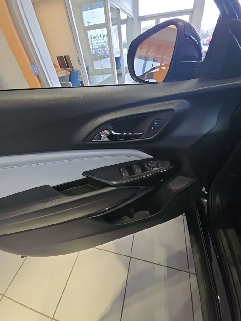 New 2026 Chevrolet Trax LT w/ LT Convenience Package FWD image 8