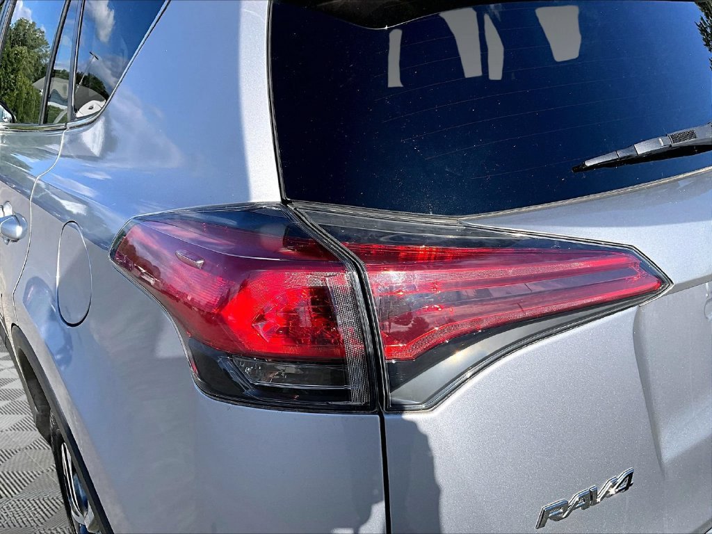 Used 2017 Toyota RAV4 LE w/ Carpet Mat Package AWD/4WD image 34