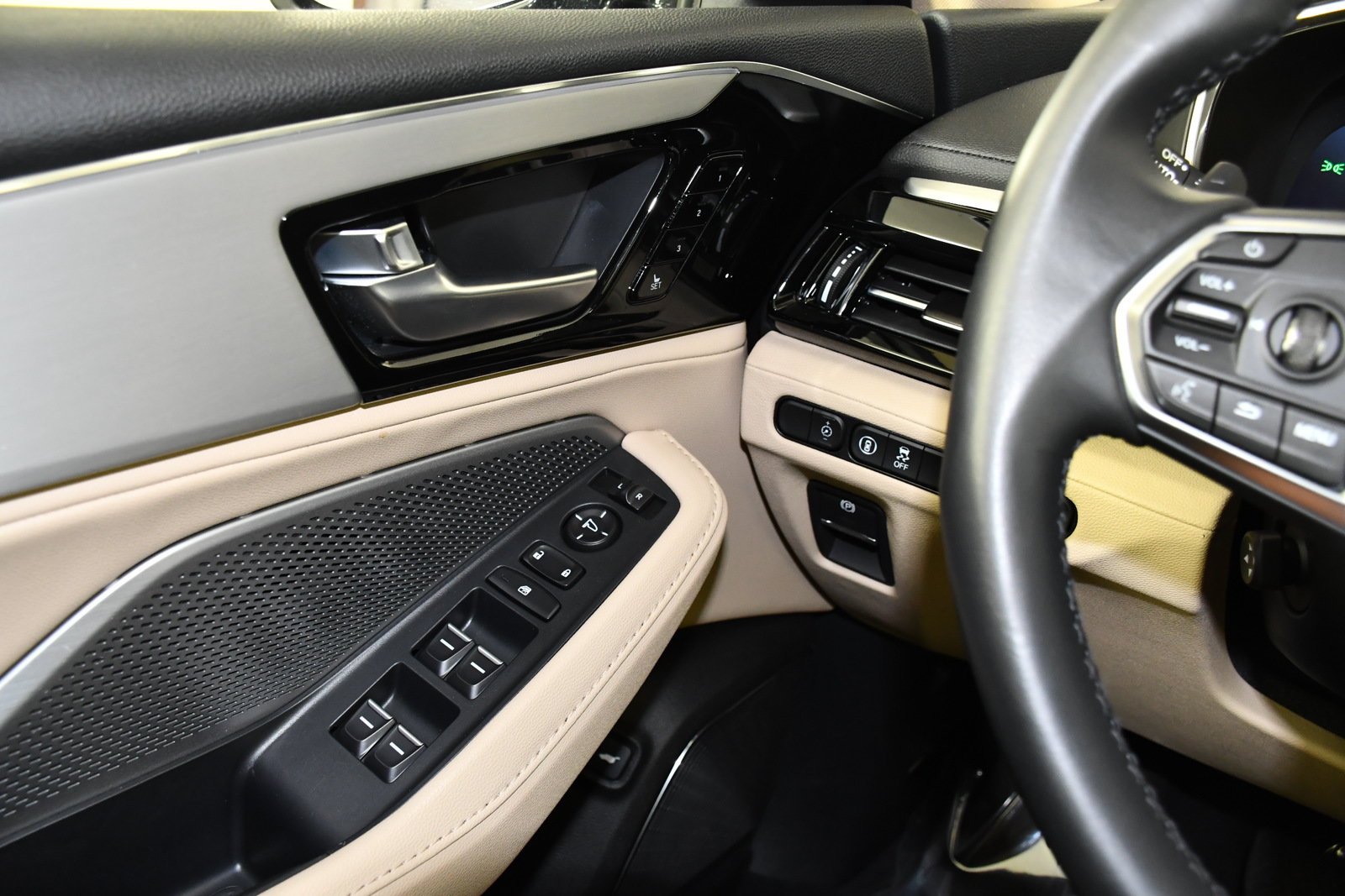 Certified 2025 Acura MDX SH-AWD image 32