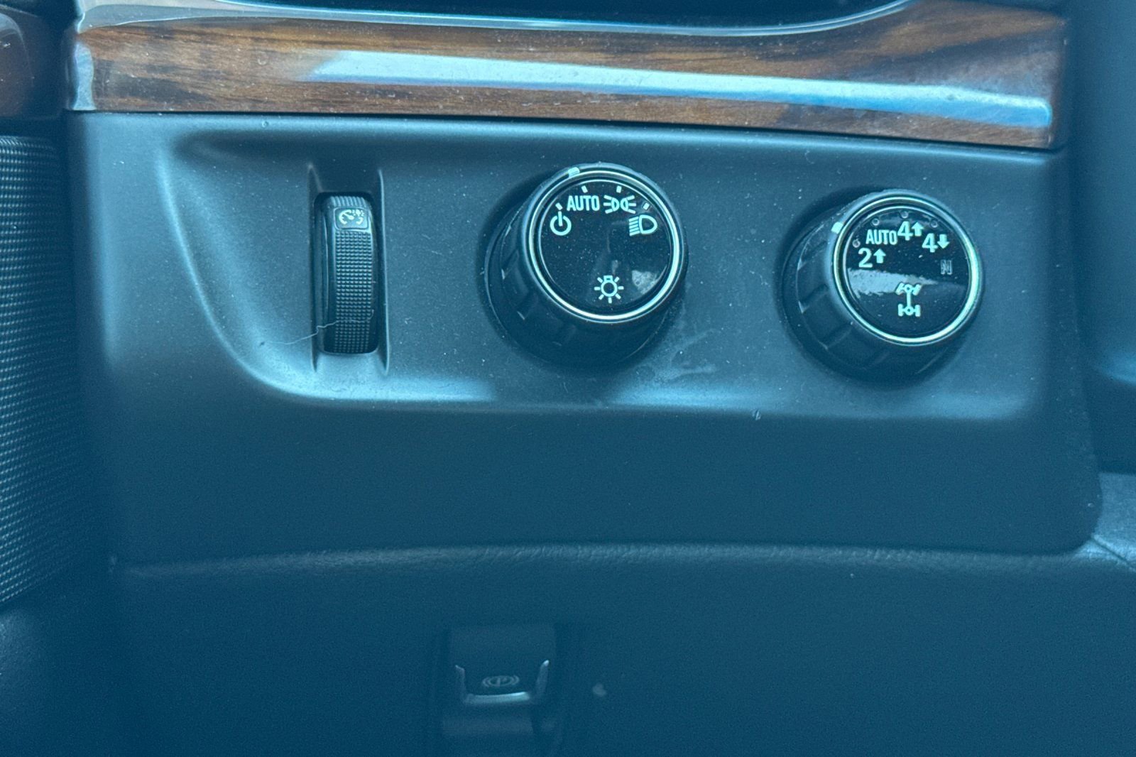 Used 2018 Cadillac Escalade ESV Premium Luxury image 43