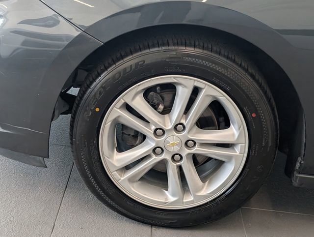 Used 2017 Chevrolet Cruze LT w/ Convenience Package image 4