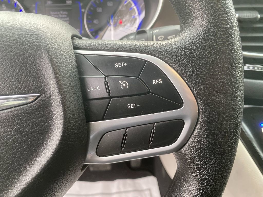 Used 2020 Chrysler Voyager LX image 17