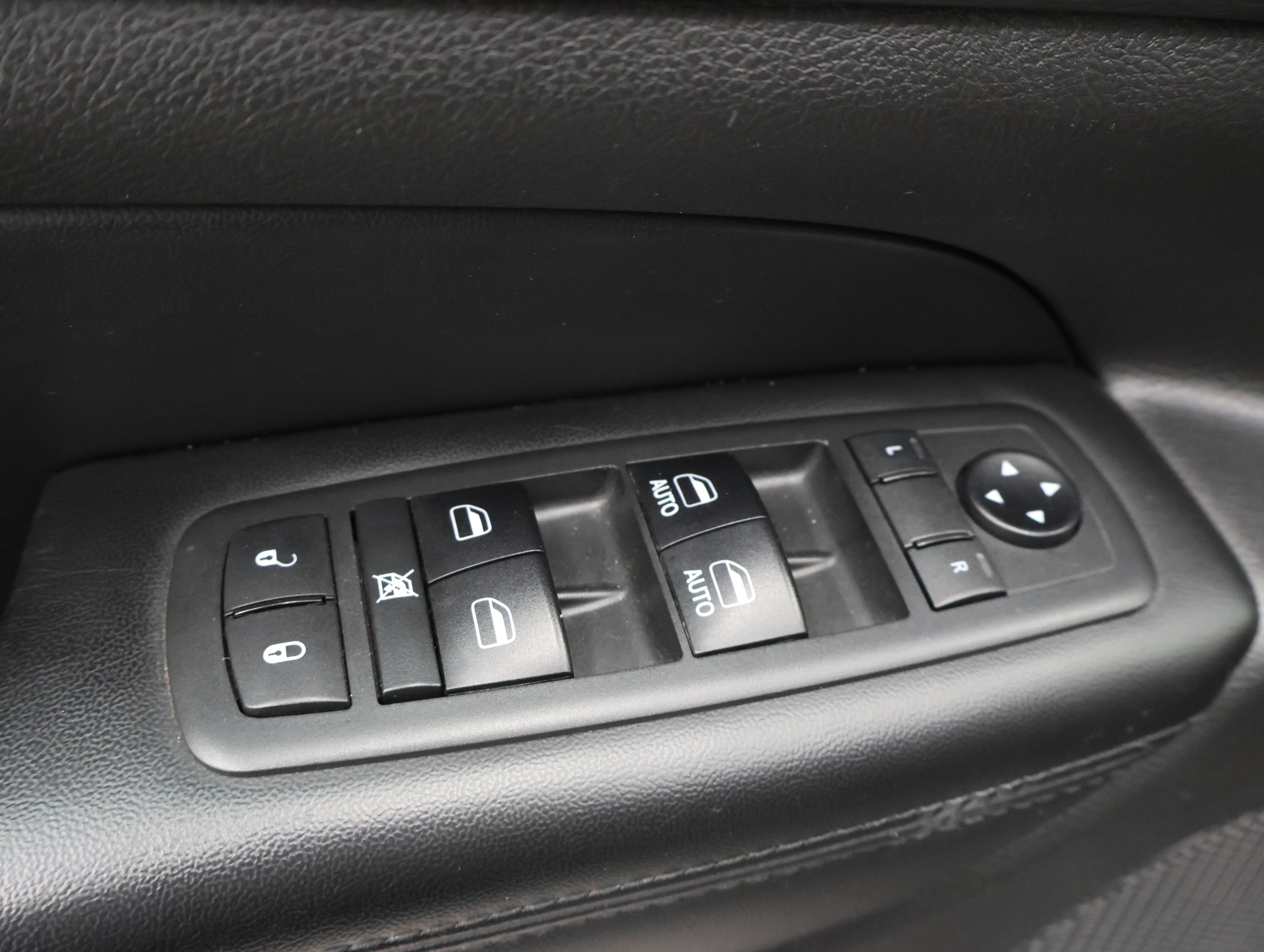 Used 2018 Jeep Grand Cherokee Altitude AWD/4WD image 41
