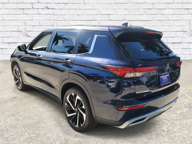 Used 2022 Mitsubishi Outlander SE image 3
