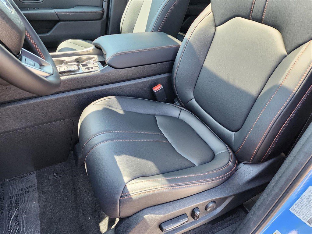 Used 2025 Honda Pilot TrailSport image 27
