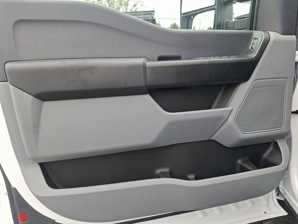 New 2025 Ford F350 XL w/ XL Chrome Package image 8