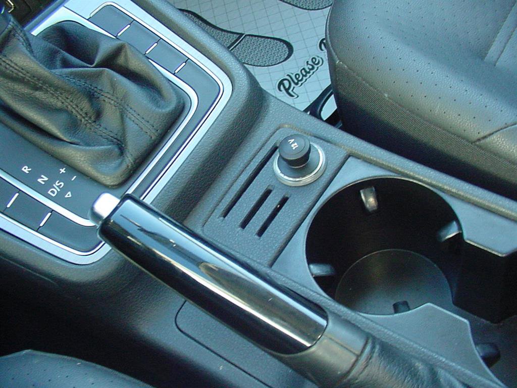 Used 2015 Volkswagen Golf SE image 24