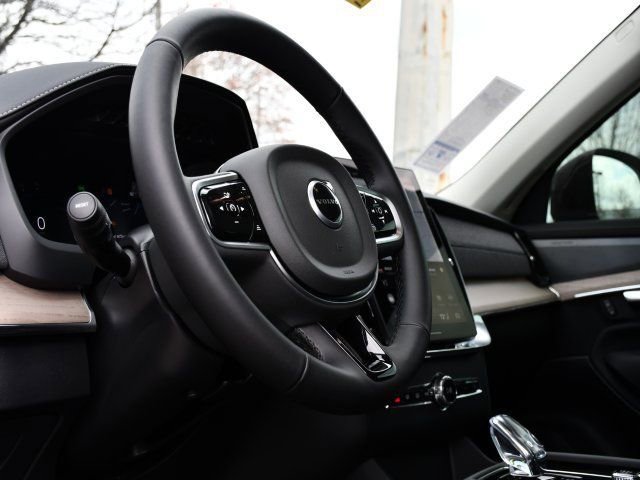 New 2025 Volvo XC90 T8 Plus w/ Protection Package Premier image 12