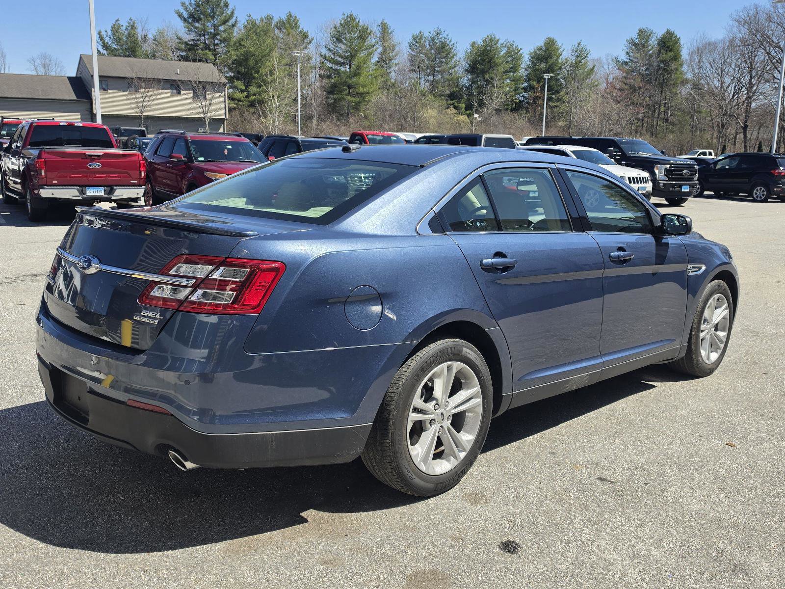 Used 2018 Ford Taurus SEL w/ Equipment Group 201A image 3