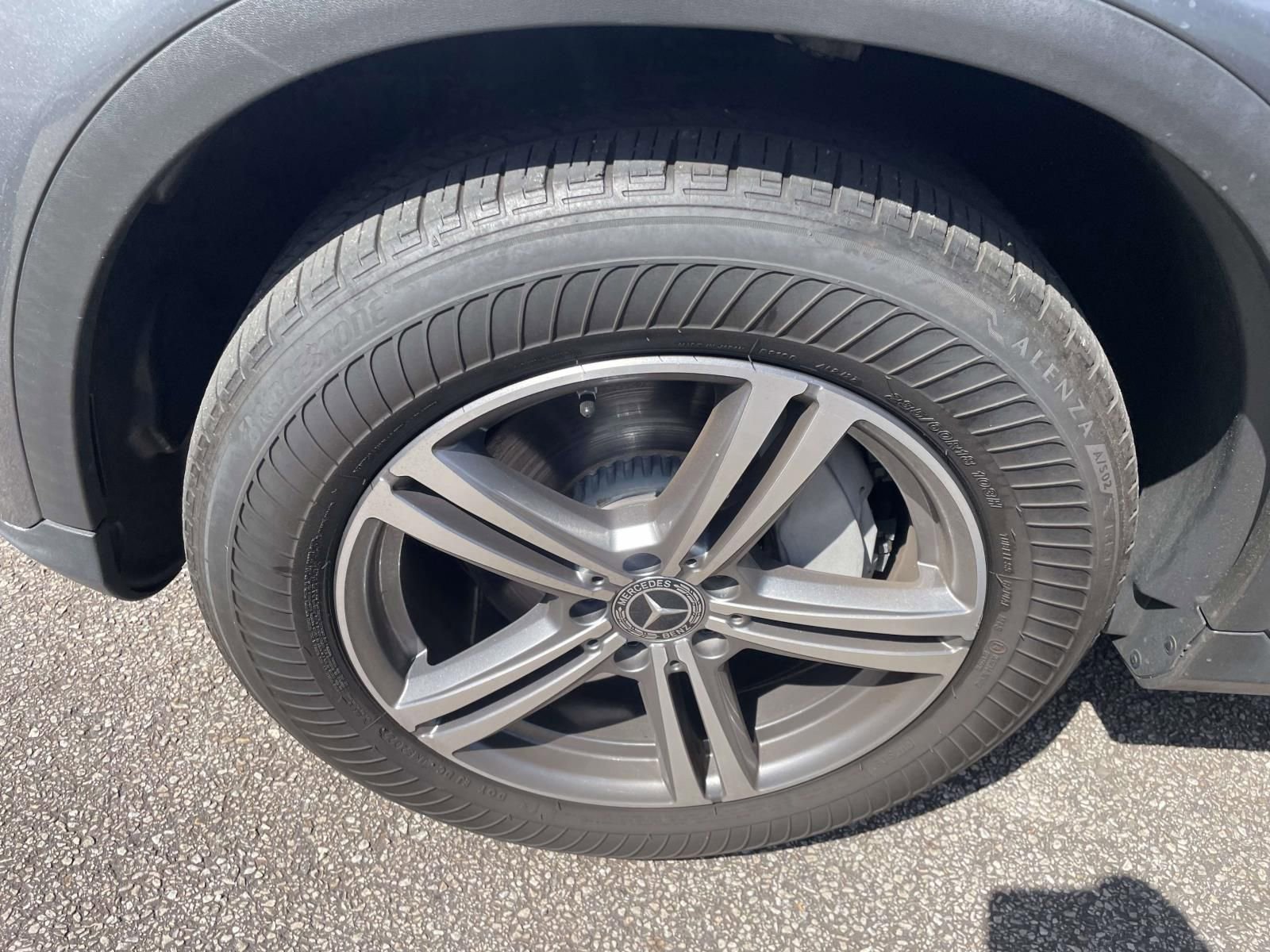 Used 2021 Mercedes-Benz GLC 300 image 4
