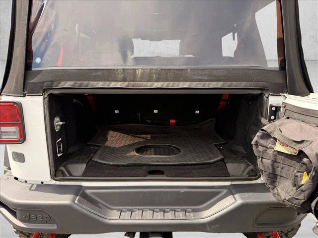 Used 2017 Jeep Wrangler Unlimited Rubicon AWD/4WD image 4