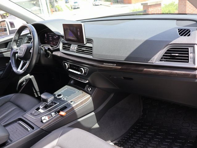 Used 2020 Audi Q5 2.0T Premium Plus w/ Premium Plus Package AWD/4WD image 6