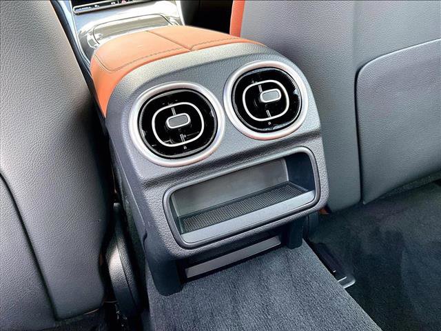 Used 2025 Mercedes-Benz C 300 Sedan image 25