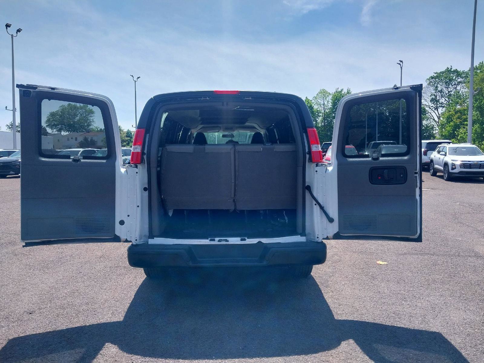 Used 2023 GMC Savana 3500 LS image 10