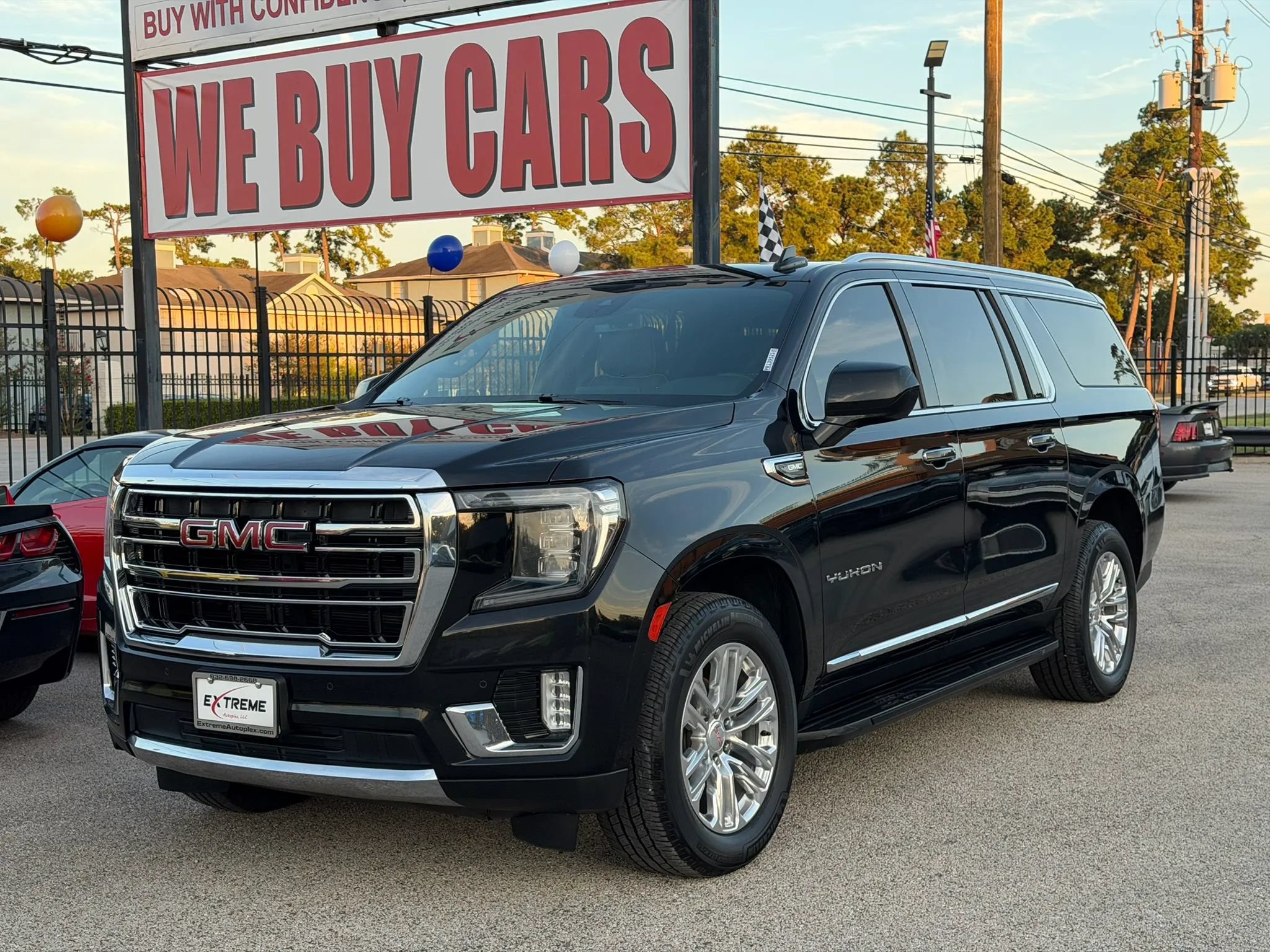 Used 2023 GMC Yukon XL SLT AWD/4WD image 4