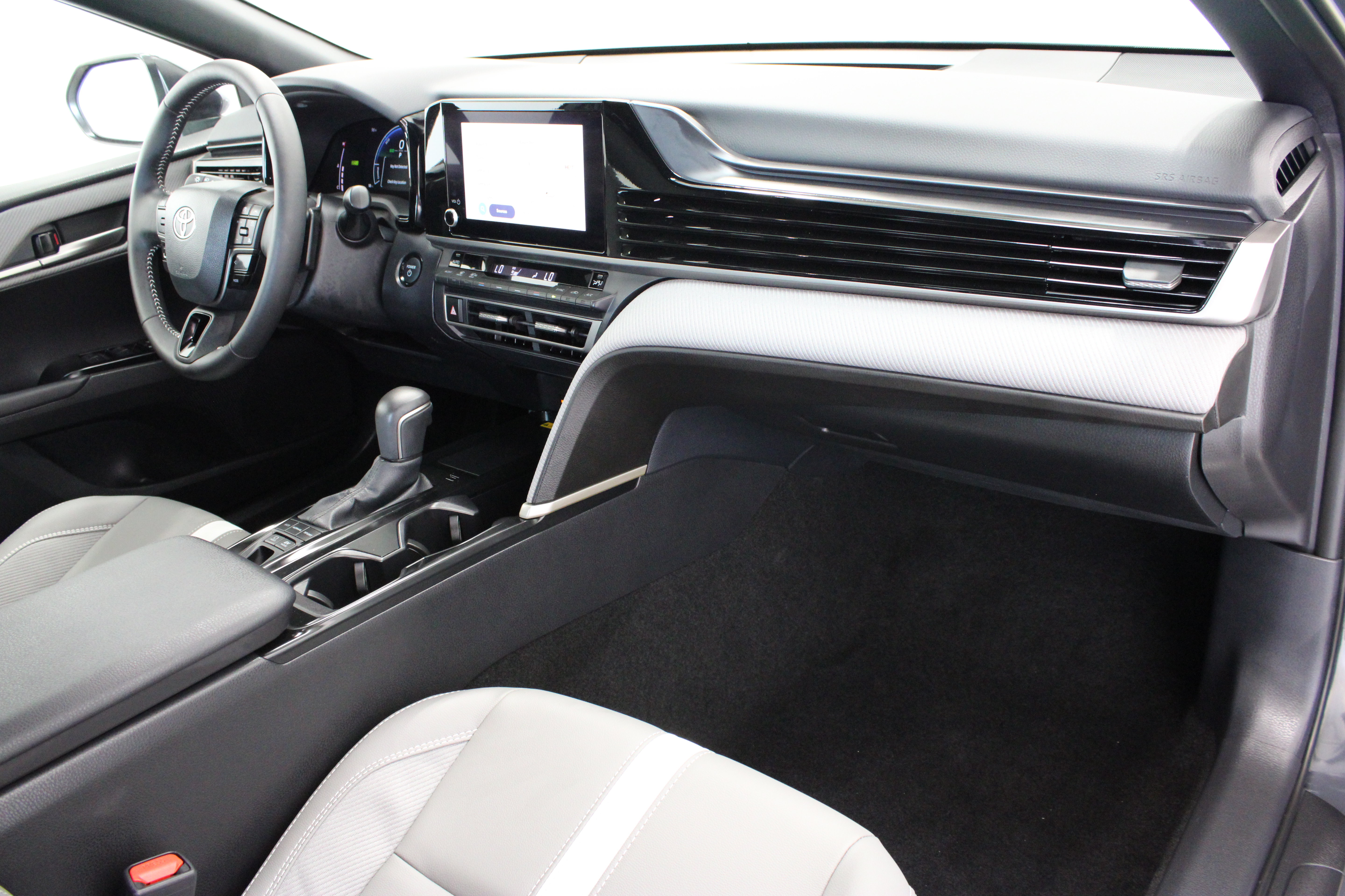 Used 2026 Toyota Camry SE FWD image 33