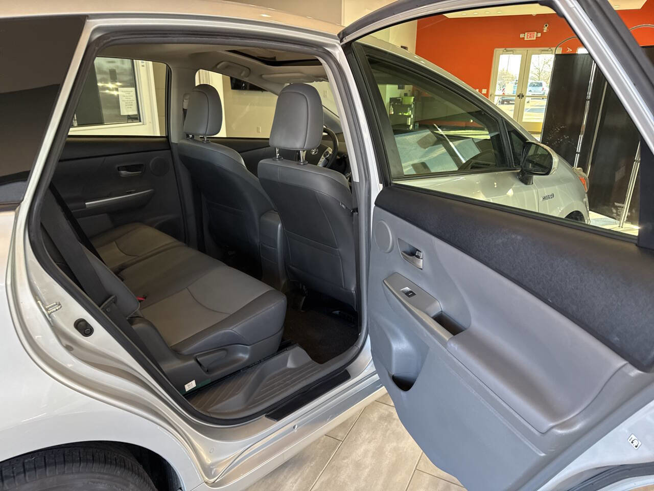 Used 2014 Toyota Prius V Five image 38