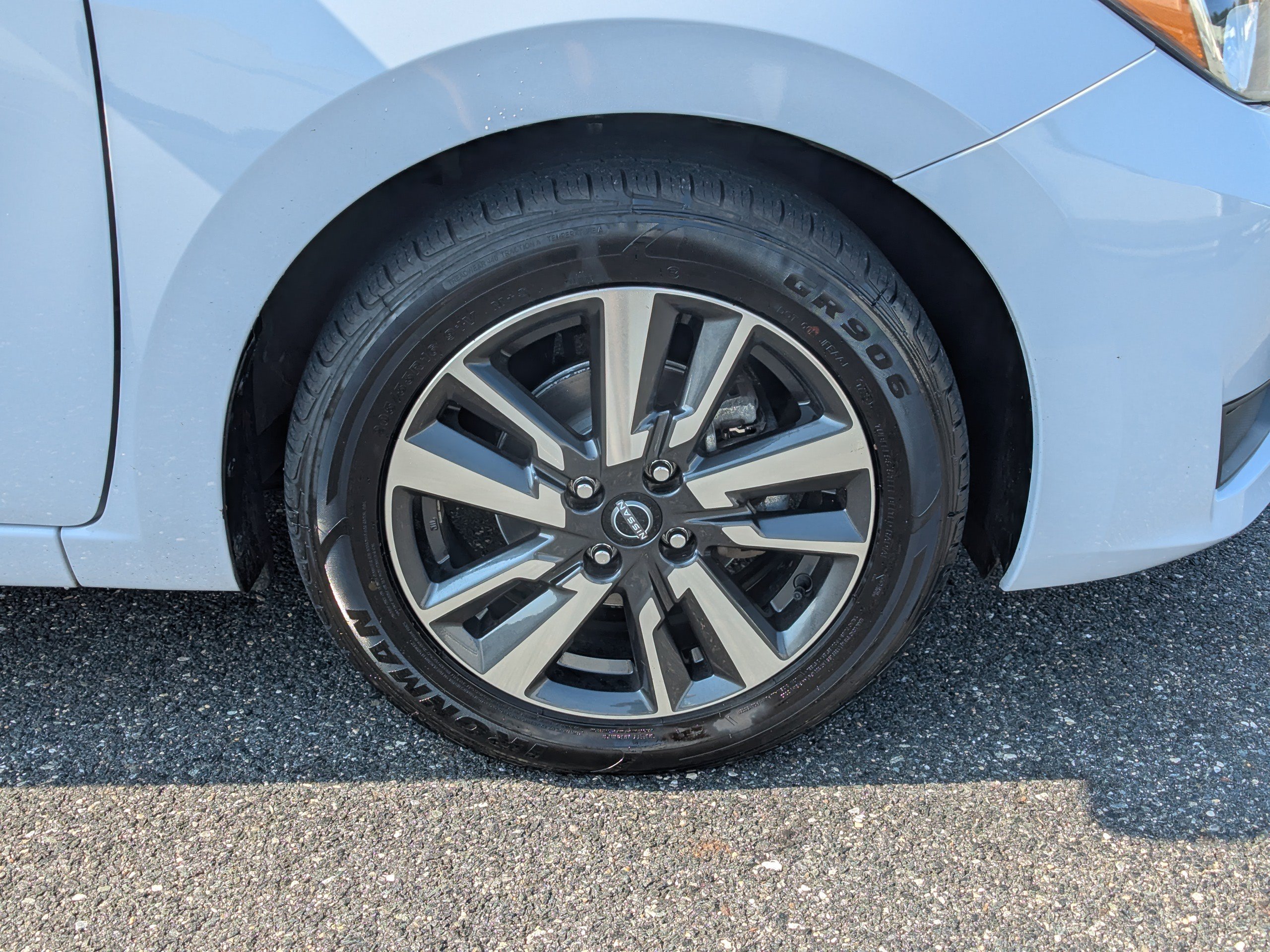 Used 2024 Nissan Versa SV FWD image 11