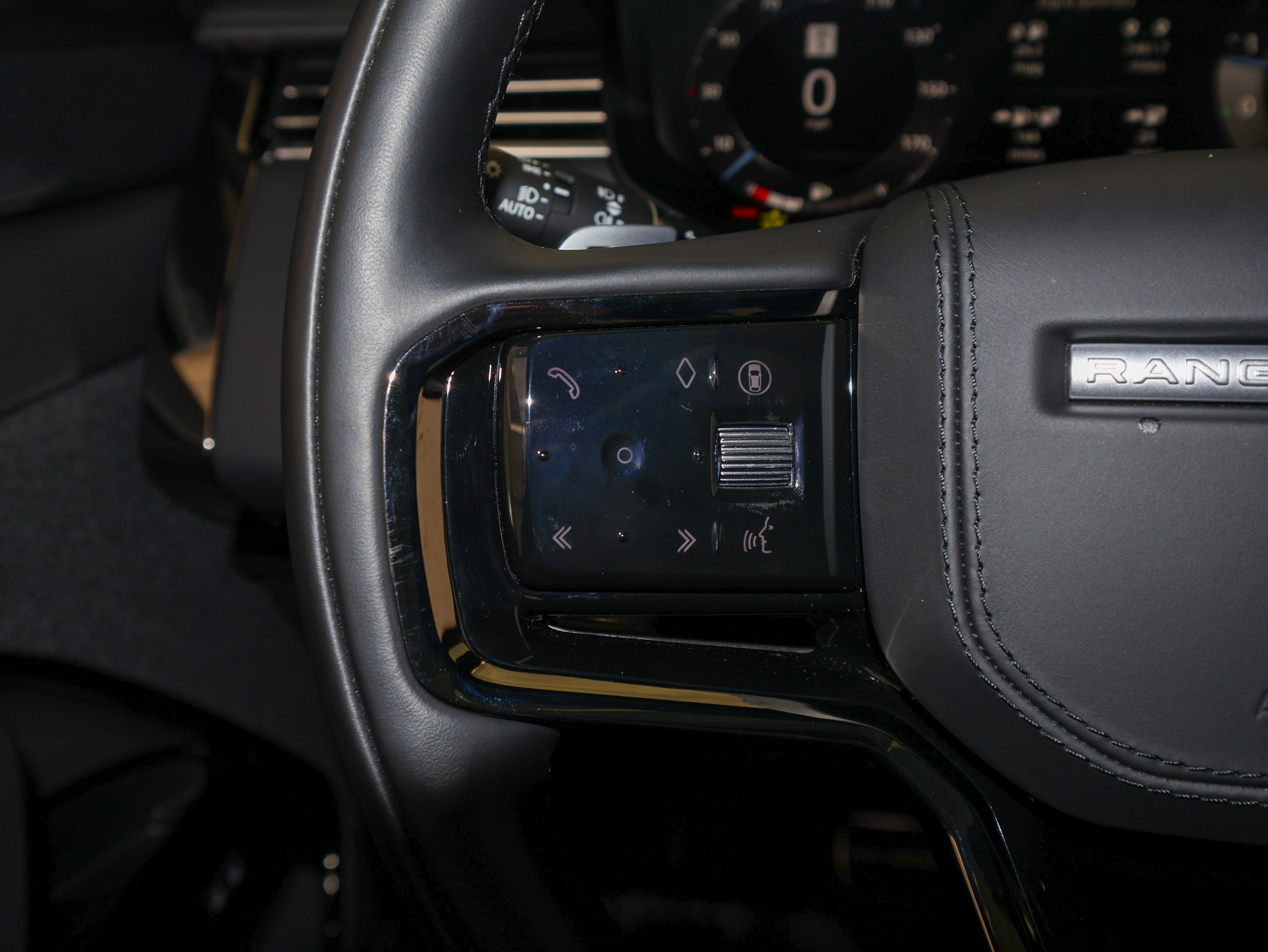 Used 2025 Land Rover Range Rover Sport Dynamic SE image 43