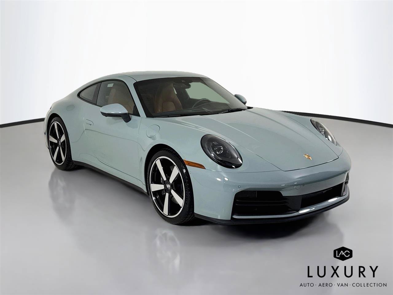Used 2025 Porsche 911 Carrera RWD image 2