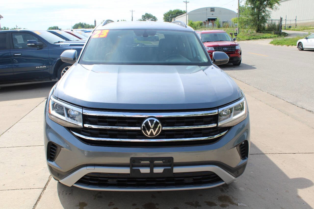 Used 2023 Volkswagen Atlas SE image 2
