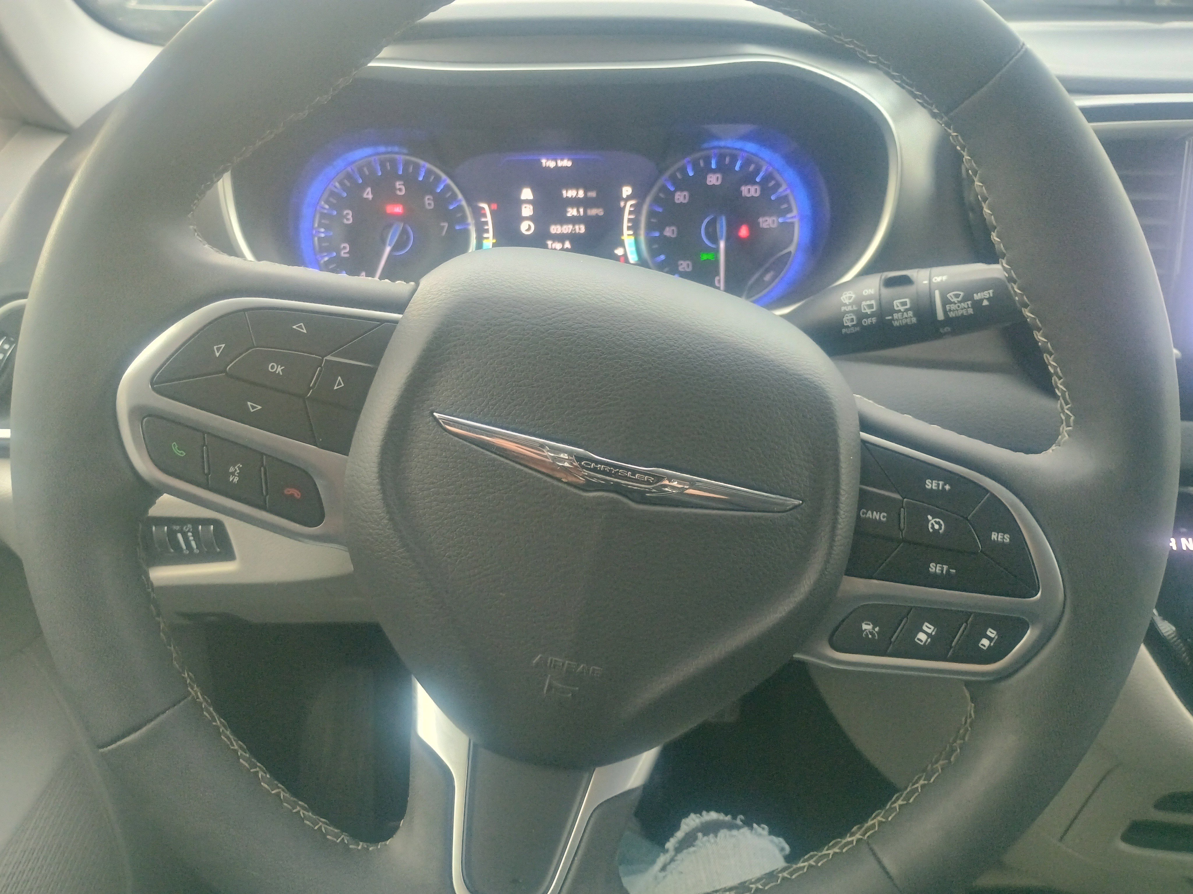 Used 2024 Chrysler Pacifica Touring-L image 25