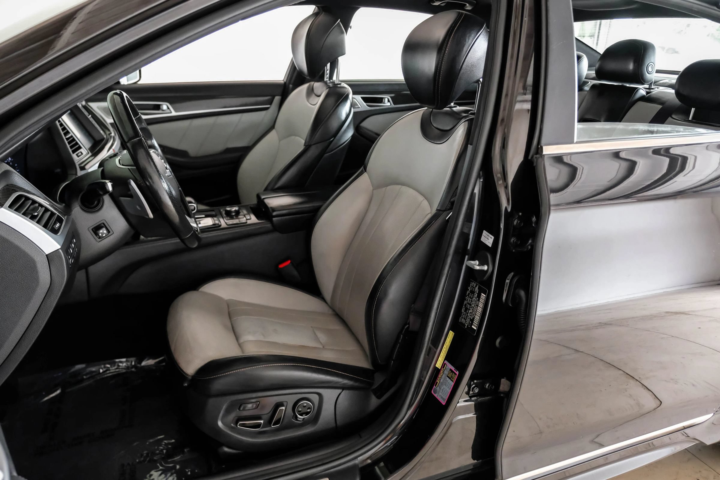 Used 2019 Genesis G80 3.3T Sport RWD image 30
