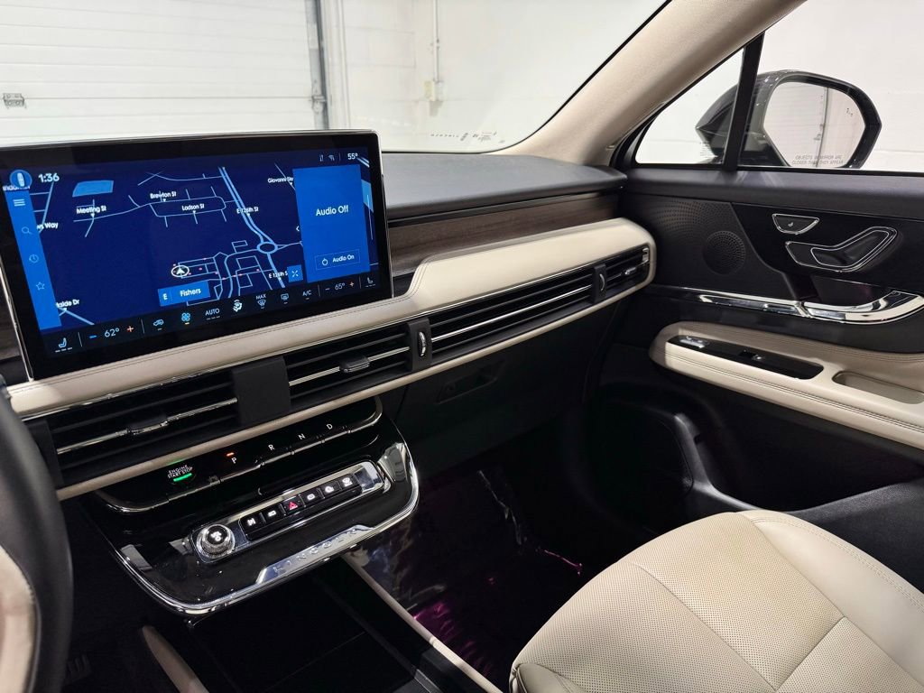 Used 2025 Lincoln Corsair Grand Touring image 12