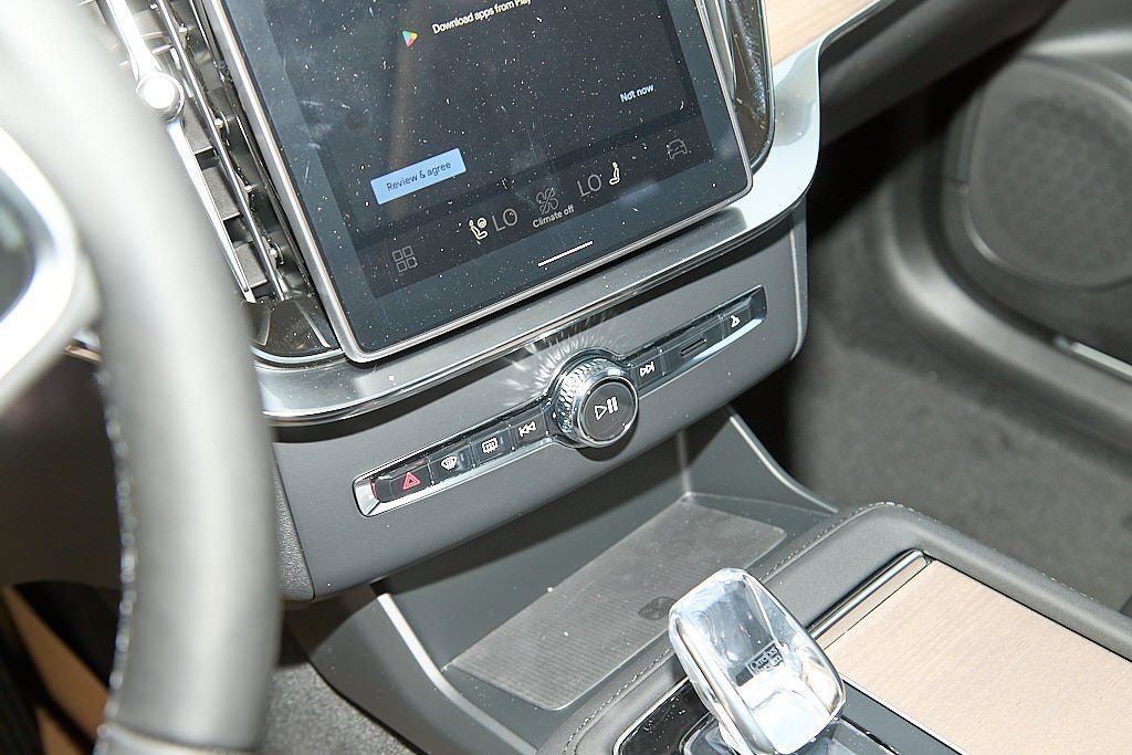 New 2026 Volvo XC90 B6 Plus w/ Protection Package Premier image 15