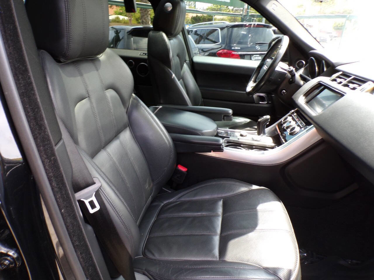 Used 2016 Land Rover Range Rover Sport HSE image 9