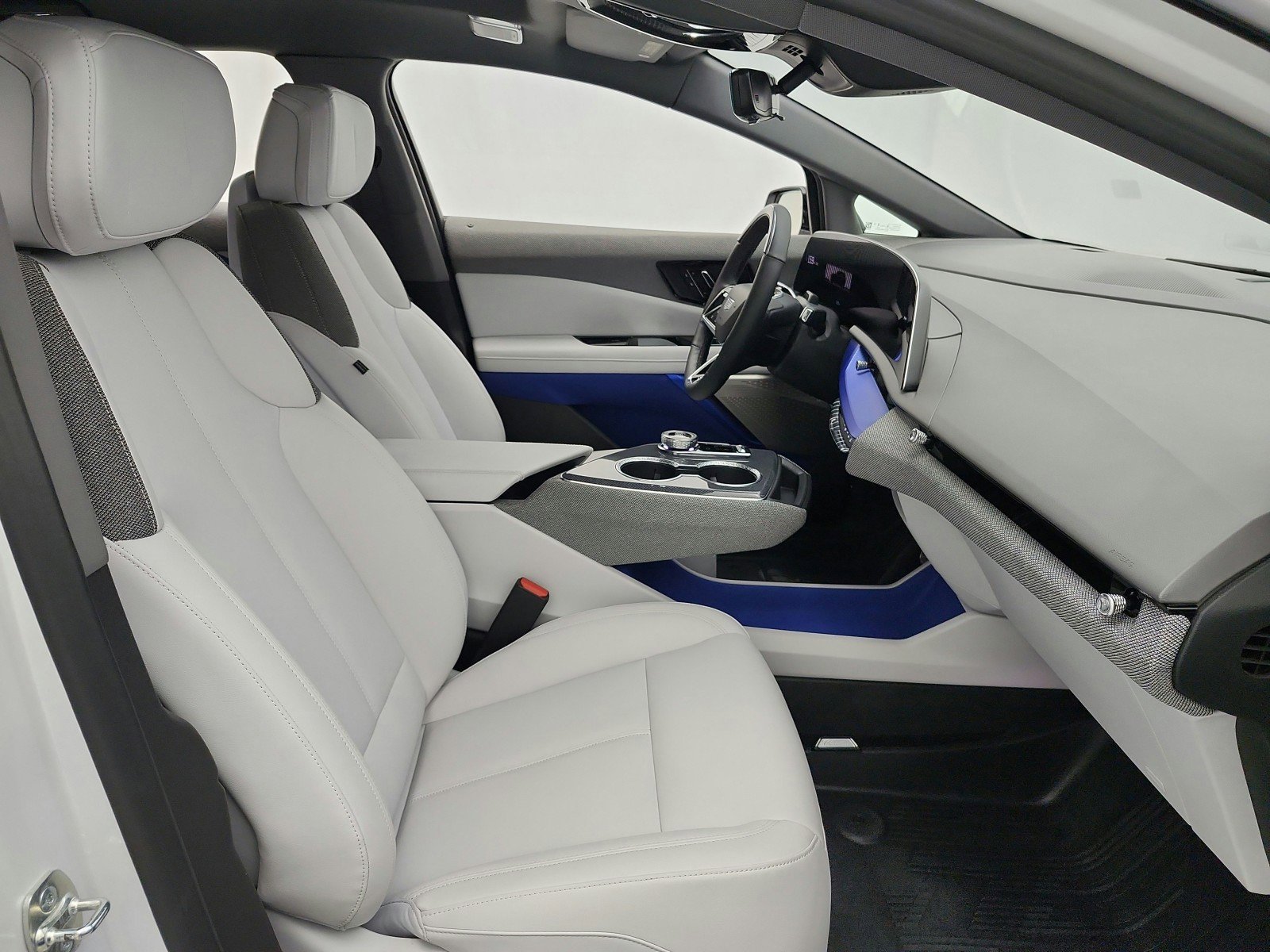 Used 2025 Cadillac Optiq Sport 1 w/ LPO, Floor Liner Package AWD/4WD image 19