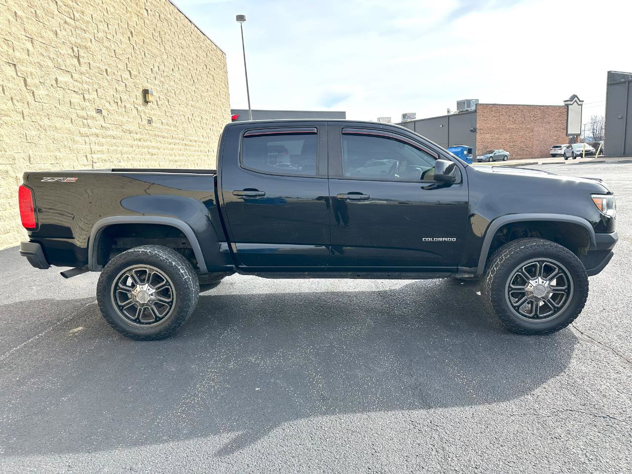 Used 2017 Chevrolet Colorado ZR2 w/ LPO, Premium Interior Package AWD/4WD image 6