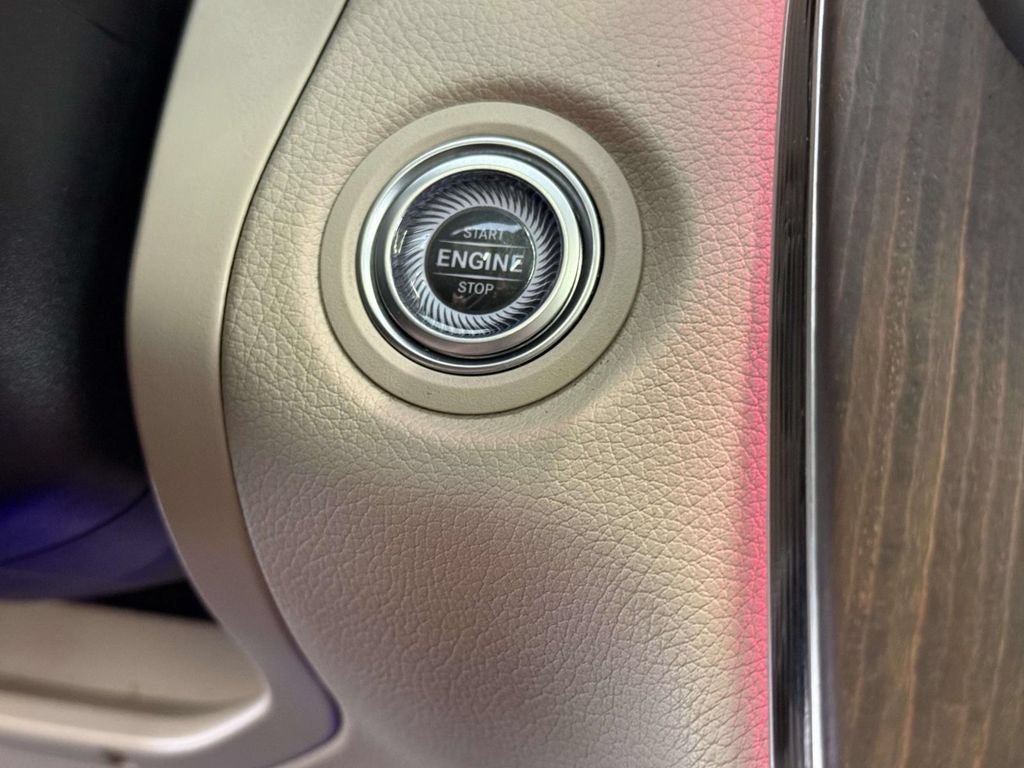 Used 2021 Mercedes-Benz GLC 300 4MATIC image 26
