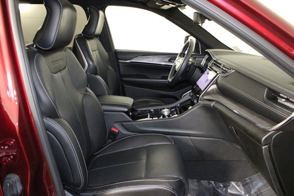 Used 2023 Jeep Grand Cherokee L Overland w/ Advanced Protech Group III image 18