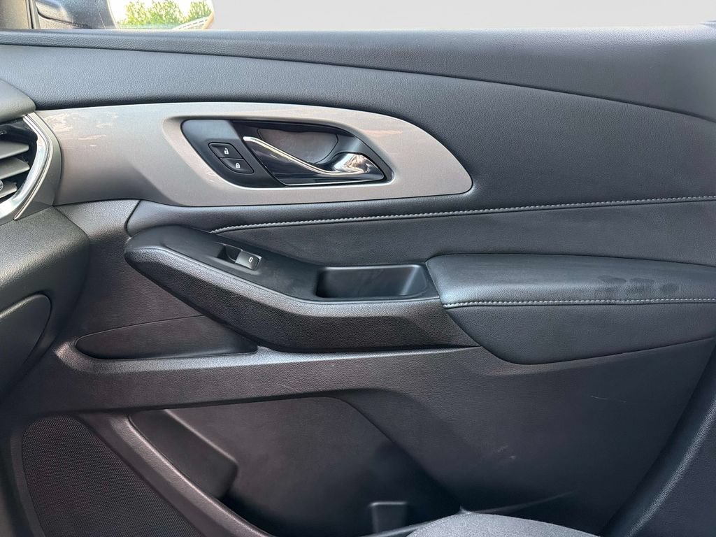 Used 2023 Chevrolet Traverse LT FWD image 23