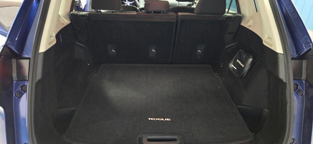 Used 2023 Nissan Rogue SV image 31